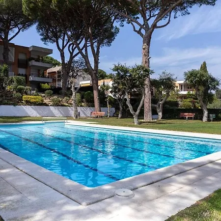 Apartmento Con Piscina Y Pista De Tennis 아파트