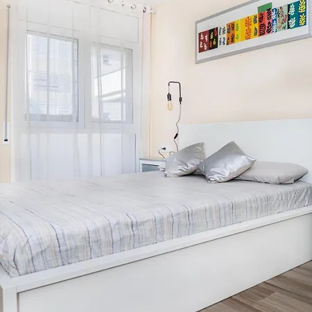 아파트 Apartmento Con Piscina Y Pista De Tennis 팔라프루헬