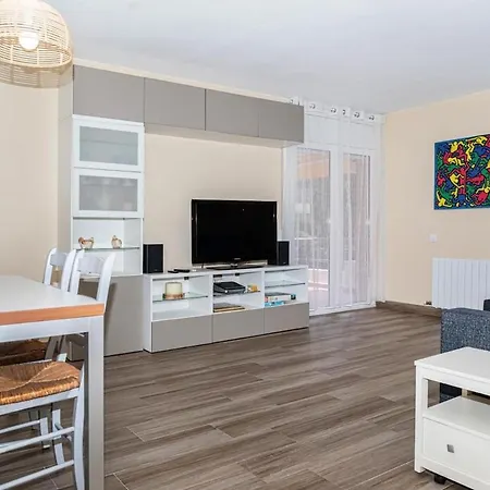 Apartmento Con Piscina Y Pista De Tennis Apartment