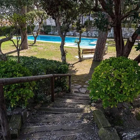 Apartmento Con Piscina Y Pista De Tennis Apartment *